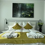 Grosse Linde Hotel *