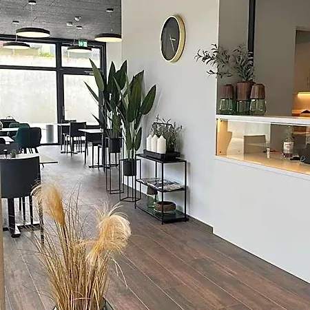 Grosse Linde Hotel *