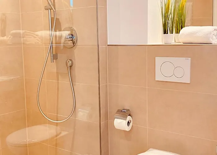 Grosse Linde Hotel *